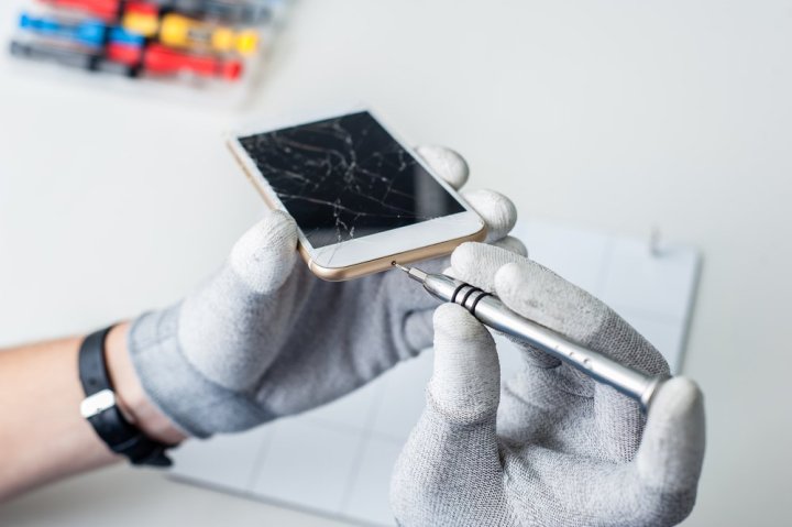 5 Tips To Find A Reliable iPhone Repair Company