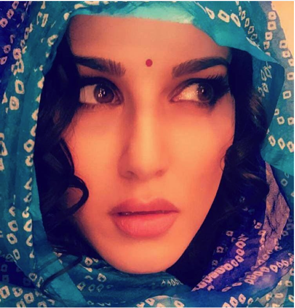 Sunny's Super Hot Item Number In Baadshaho