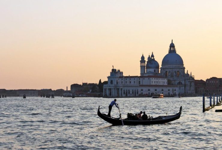 Follow These 10 Useful Tips & Save A Wad Of Cash While Travelling In Europe