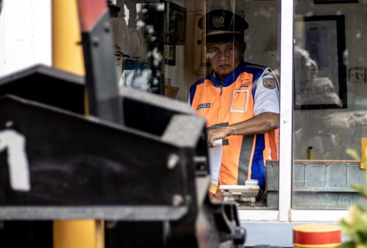 How To Tell If Your Small Business Should Use Uniforms or Not
