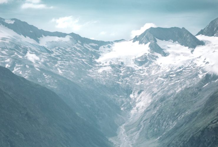 How HR Can Help Bridge Communication Issues Between Management and Employees