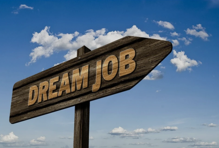 4 High-Paying Jobs to Carry You Through The Summer