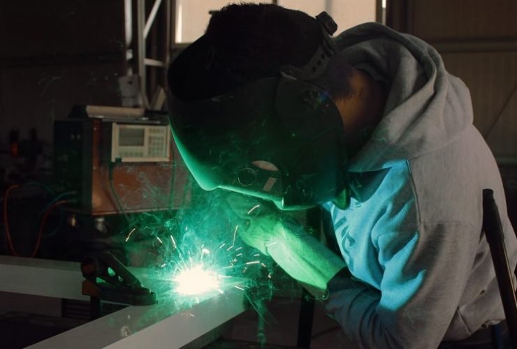 Considering A New Career? Pros and Cons For Learning to Weld