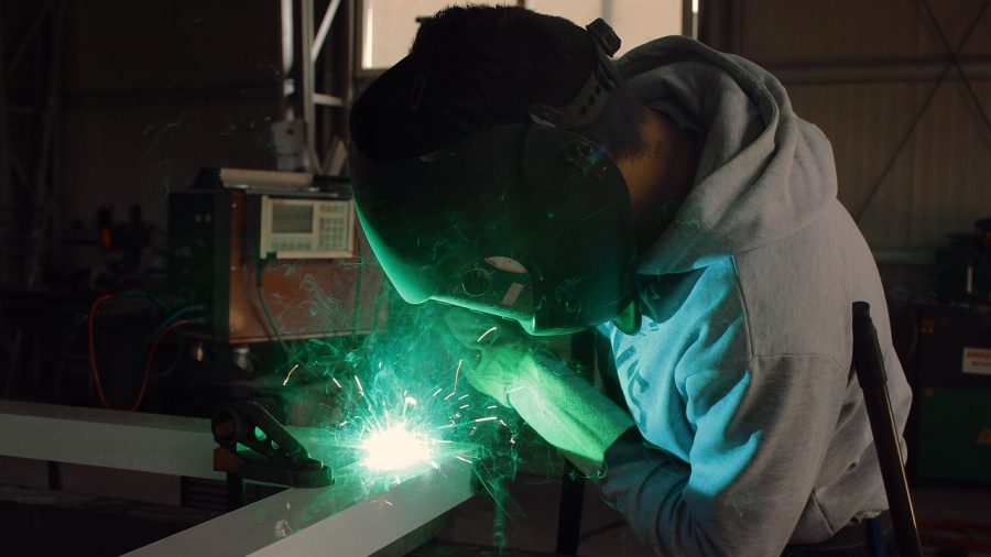 Considering A New Career? Pros and Cons For Learning to Weld