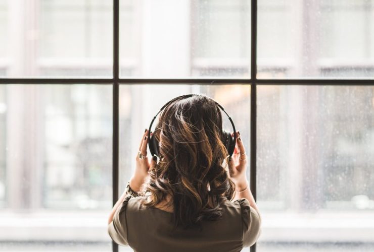 Features to Look For When Buying High-End Headphones